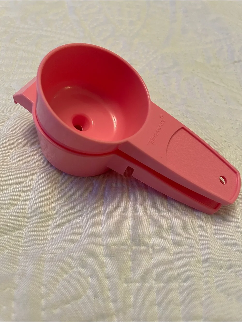 New Set of 2 Tupperware PINK Mini Tea Strainers & Funnel
